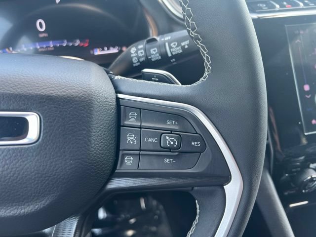 Used 2025 Jeep Grand Cherokee Altitude AWD/4WD image 10