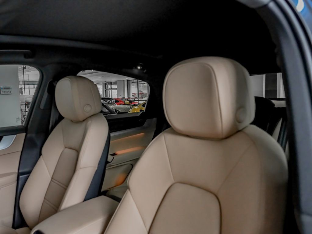 New 2026 Porsche Cayenne Coupe AWD/4WD image 19