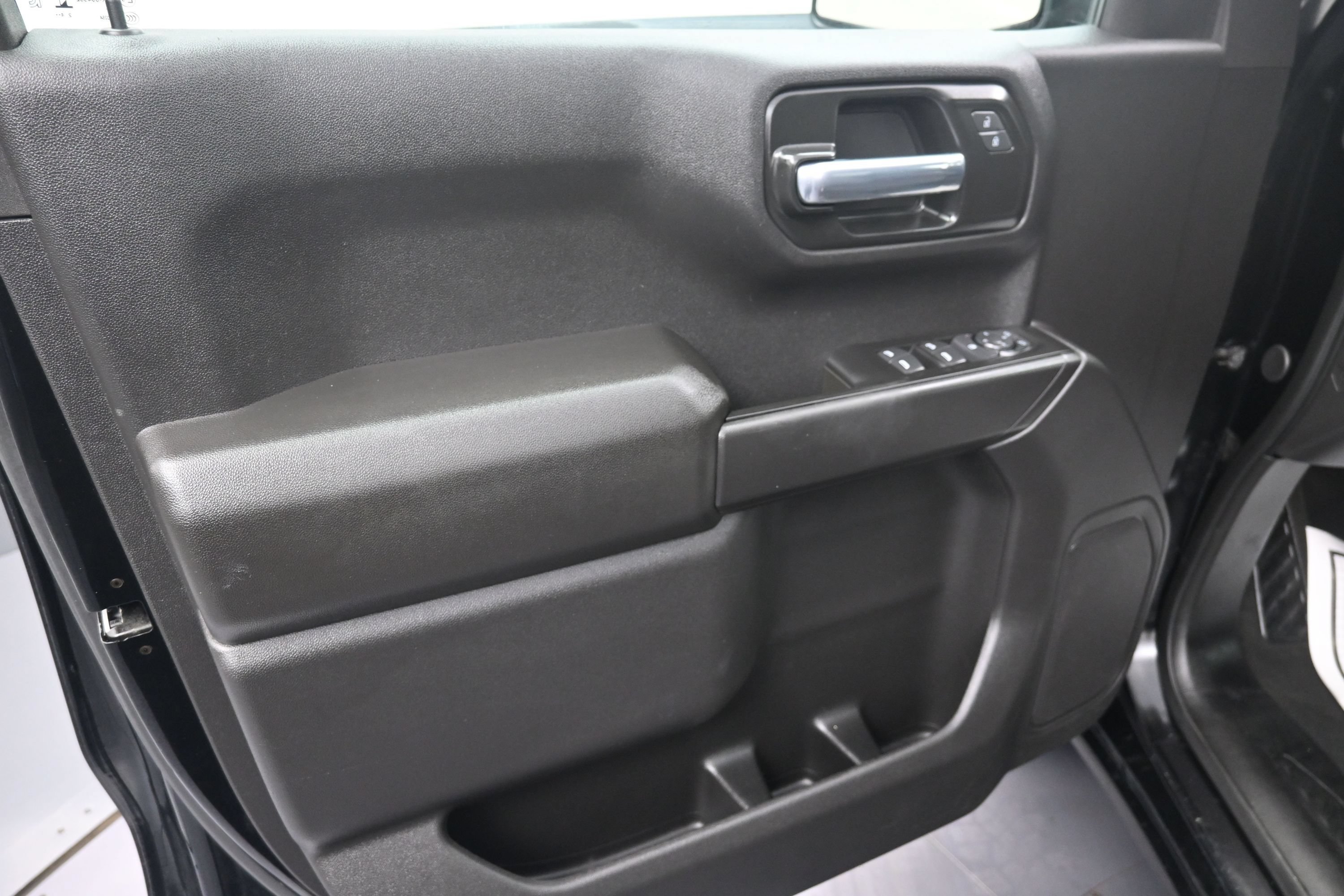 Used 2025 Chevrolet Silverado 1500 Custom Trail Boss AWD/4WD image 16