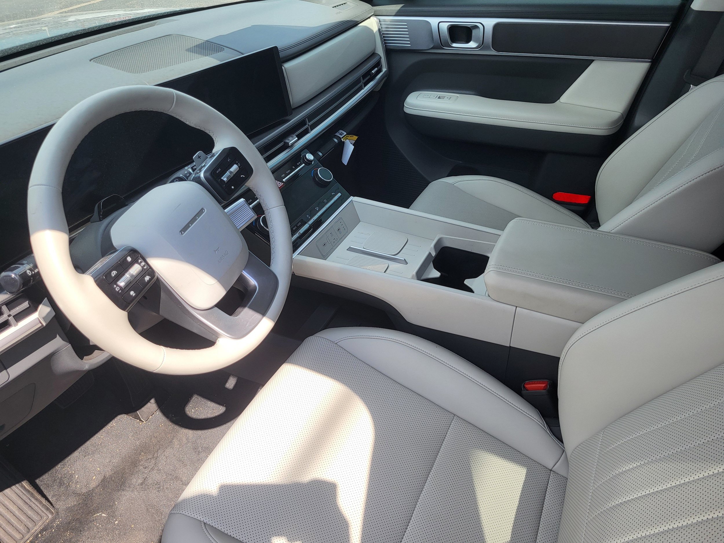 Used 2025 Hyundai Santa Fe SEL FWD image 8