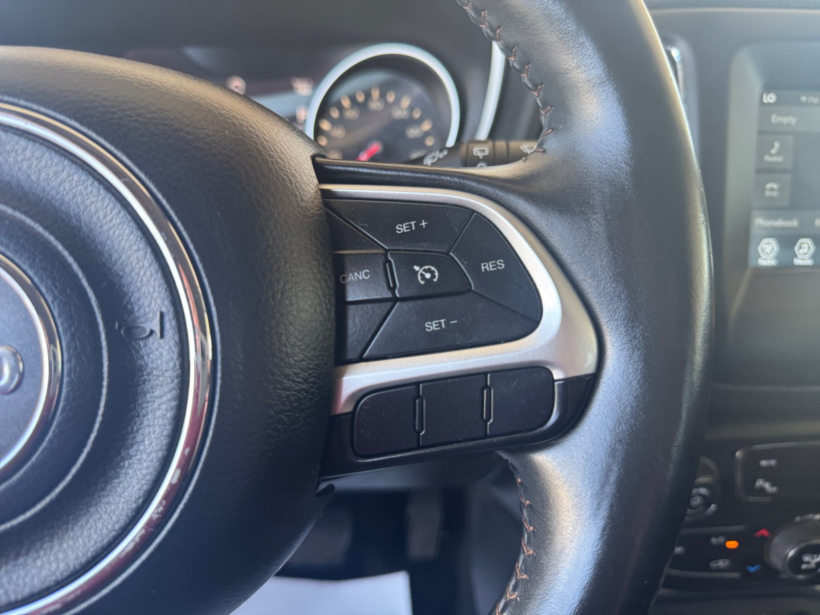 Used 2018 Jeep Compass Latitude w/ Popular Equipment Group FWD image 13