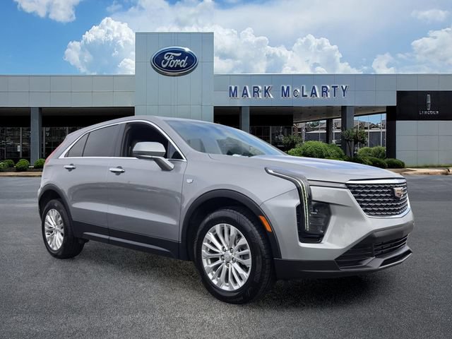 Used 2024 Cadillac XT4 Luxury w/ Cold Weather Package FWD image 7