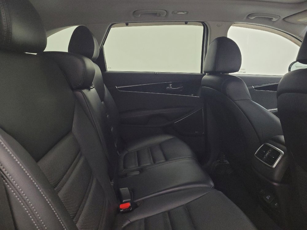 Used 2019 Kia Sorento SX image 19