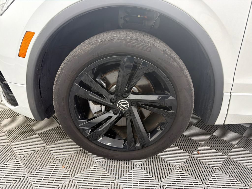 Used 2023 Volkswagen Tiguan SE R-Line image 12