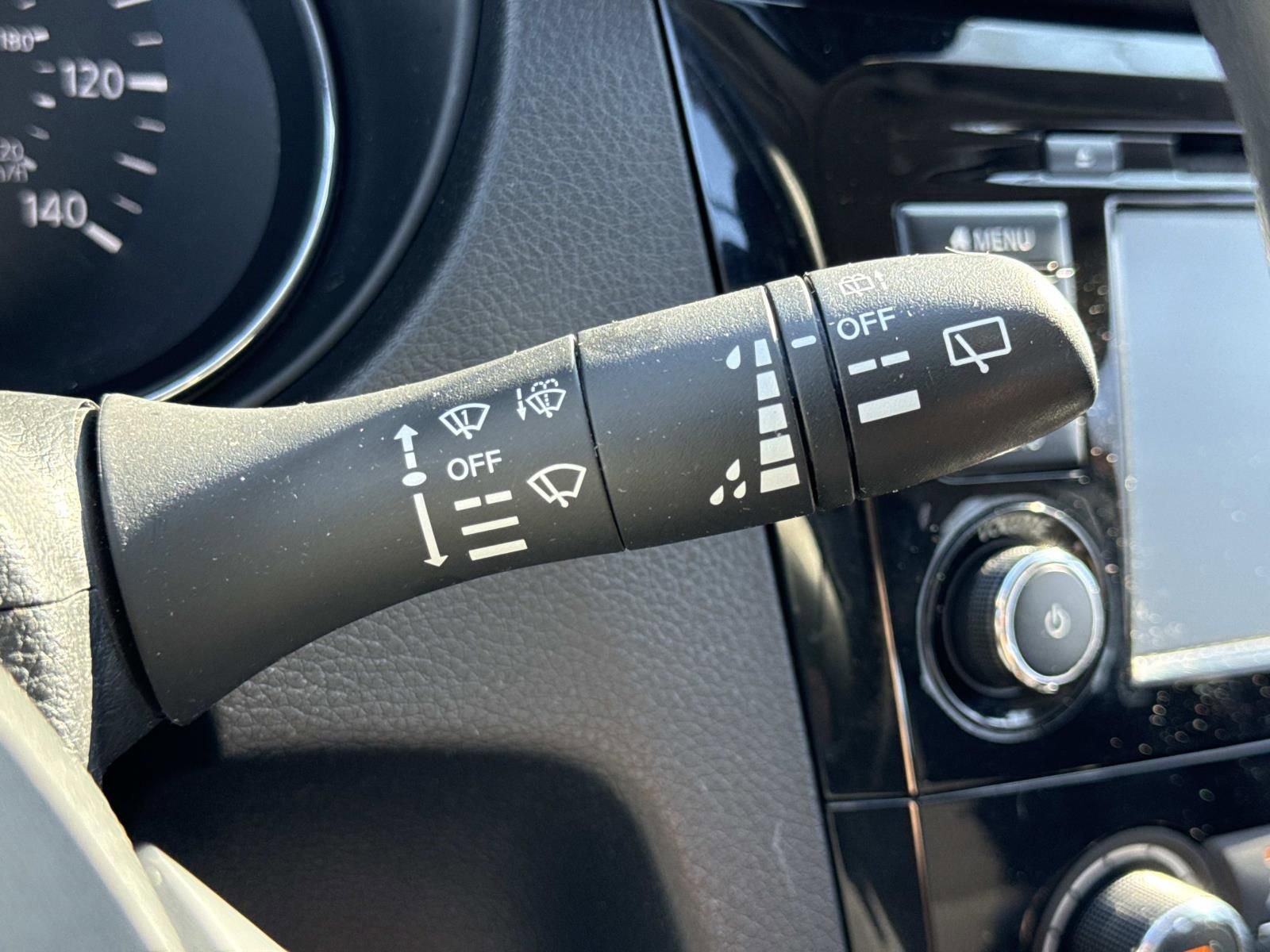 Used 2022 Nissan Rogue Sport S image 18