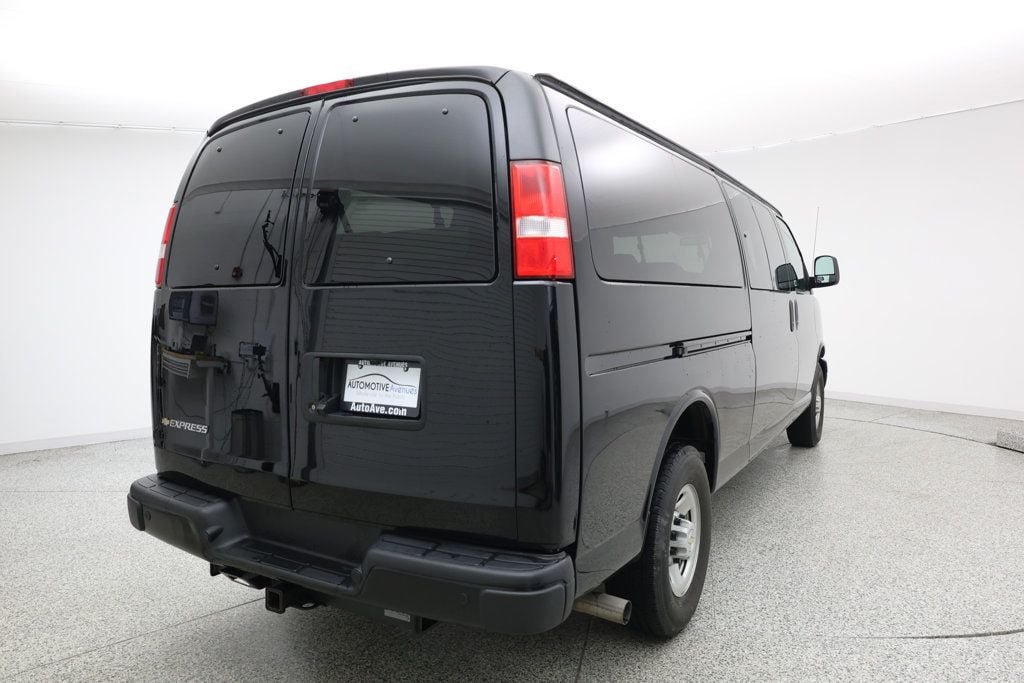Used 2024 Chevrolet Express 3500 LS RWD image 3