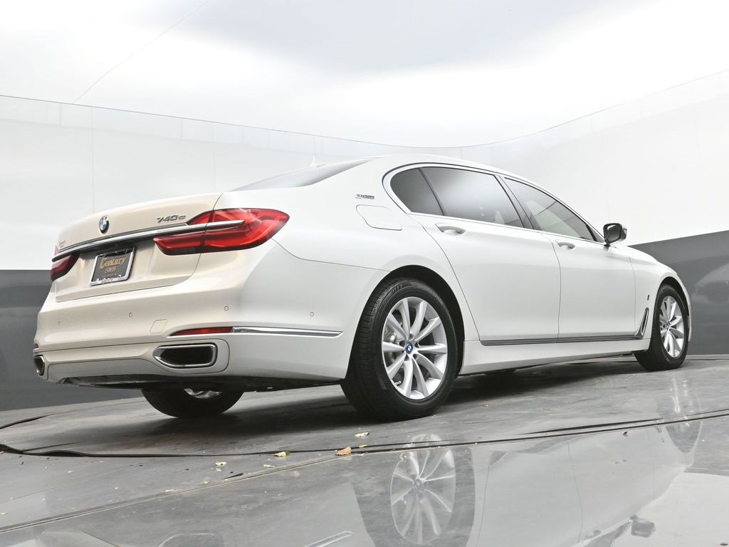 Used 2018 BMW 740e xDrive image 40