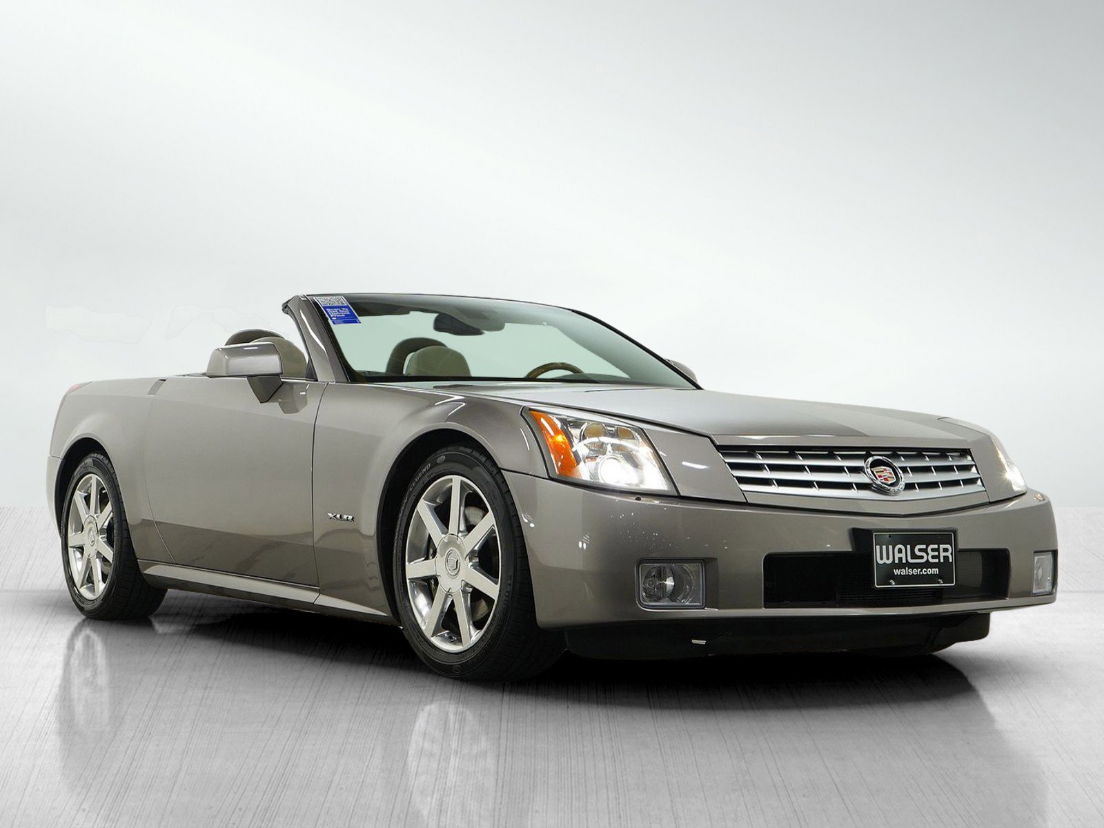 Used 2005 Cadillac XLR image 7