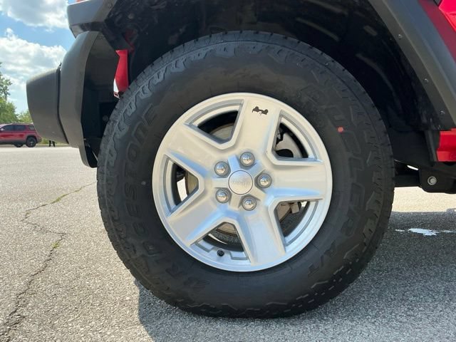 Used 2020 Jeep Gladiator Sport w/ Quick Order Package 24S AWD/4WD image 15