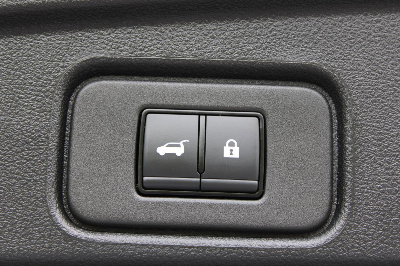Used 2025 Nissan Pathfinder SL AWD/4WD image 10