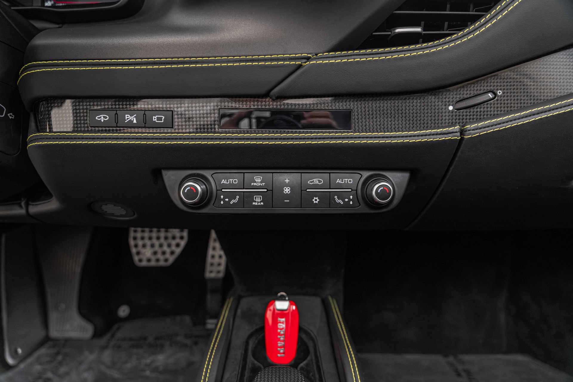 Certified 2022 Ferrari F8 Tributo RWD image 40