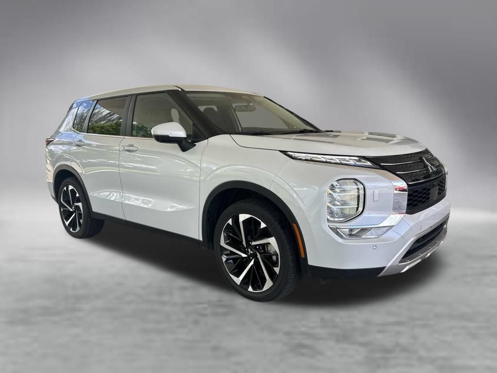 Used 2024 Mitsubishi Outlander SE AWD/4WD image 2