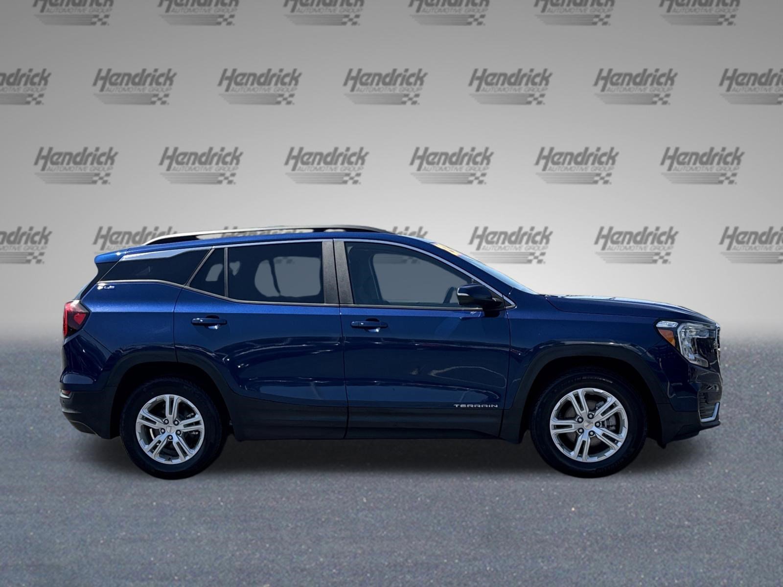 Used 2023 GMC Terrain SLE w/ Driver Convenience Package image 11
