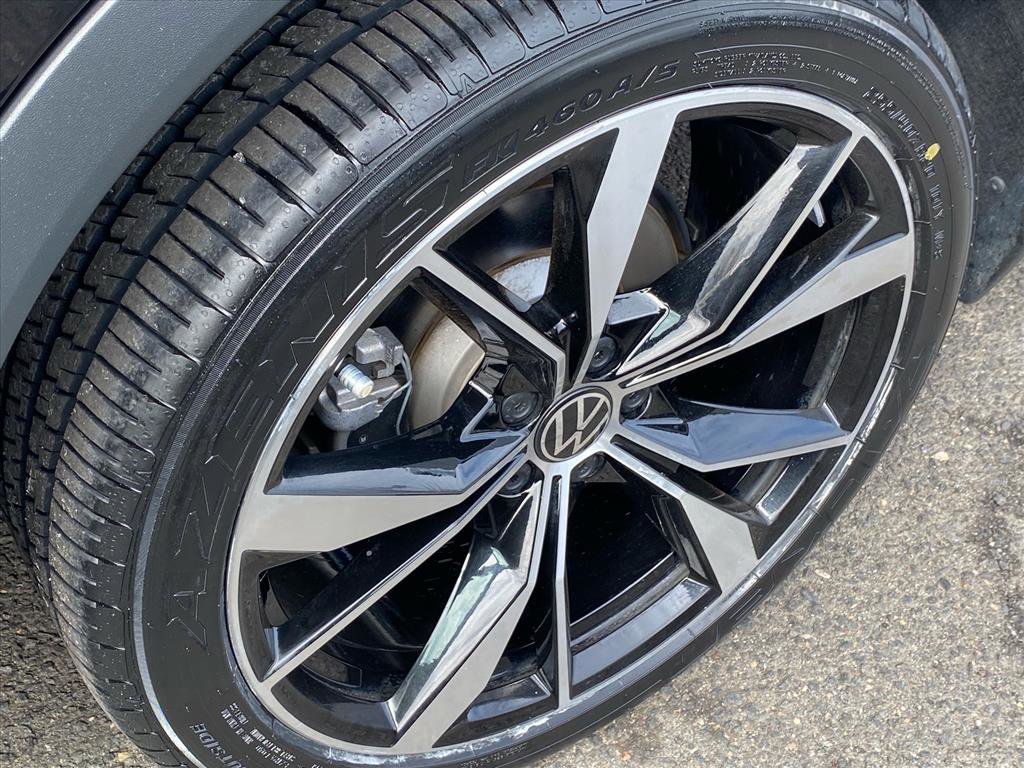 Certified 2024 Volkswagen Tiguan SEL R-Line image 22