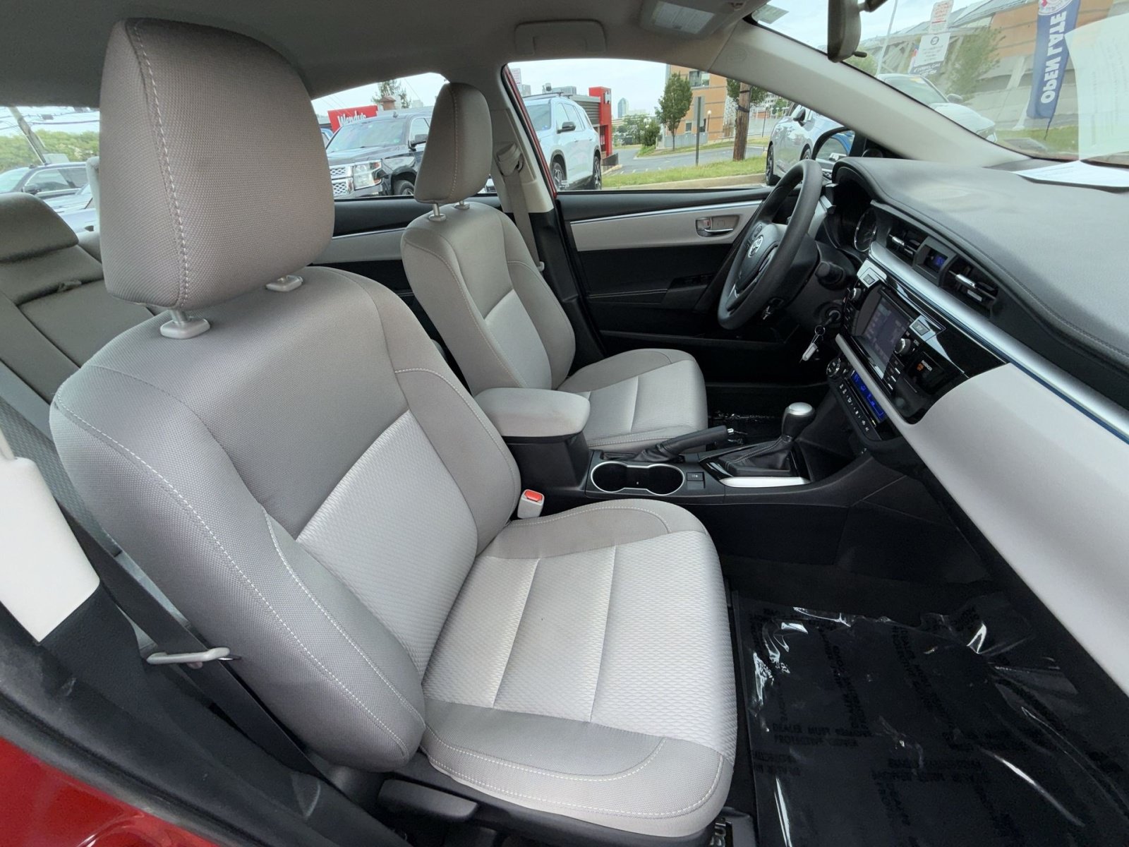 Used 2015 Toyota Corolla LE FWD image 25