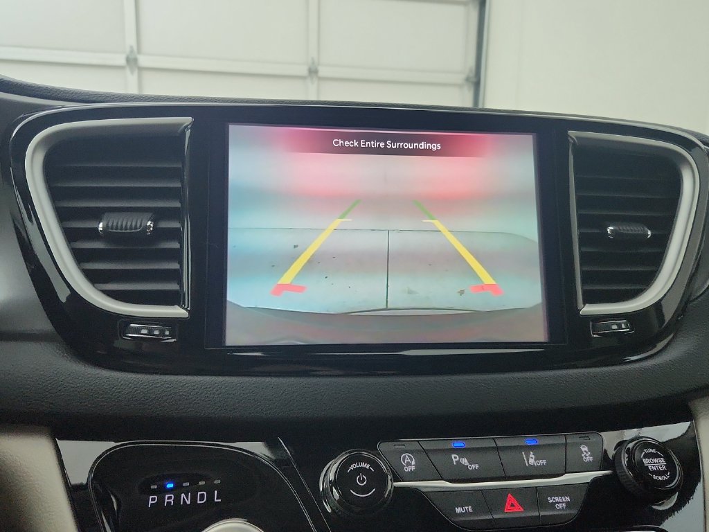 Certified 2024 Chrysler Pacifica Touring-L FWD image 28