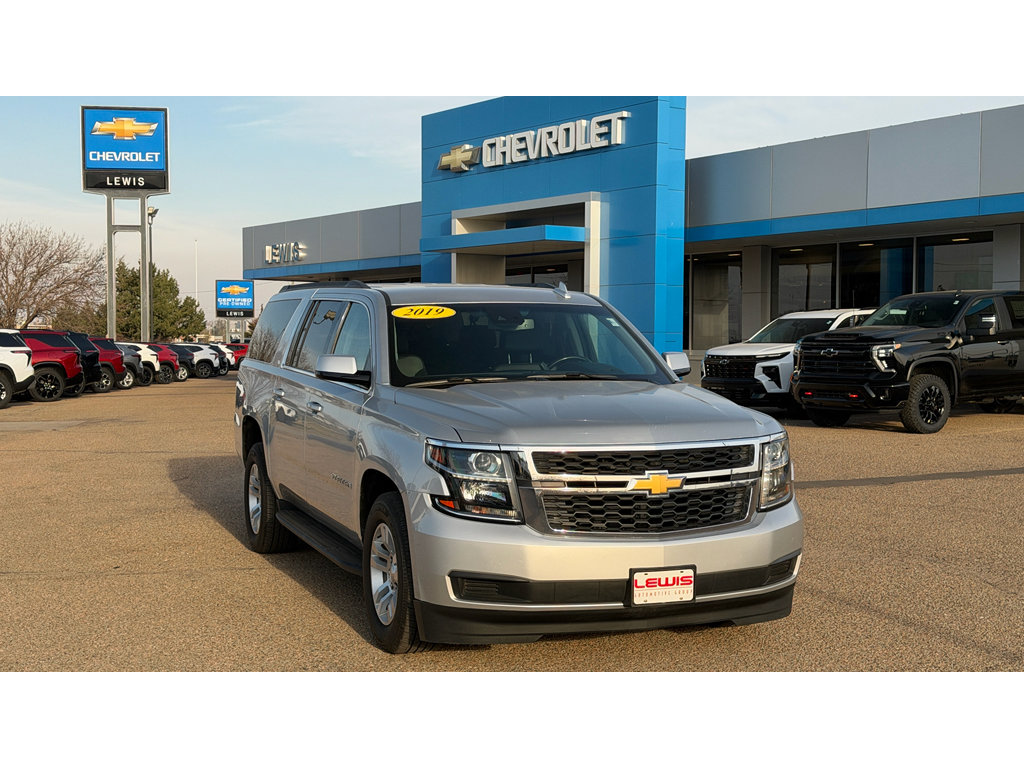 Used 2019 Chevrolet Suburban LT image 2