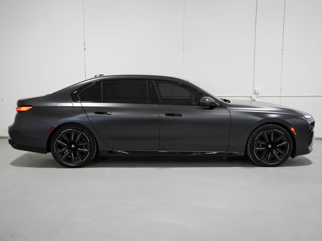 Used 2023 BMW 760i xDrive w/ Executive Package image 7