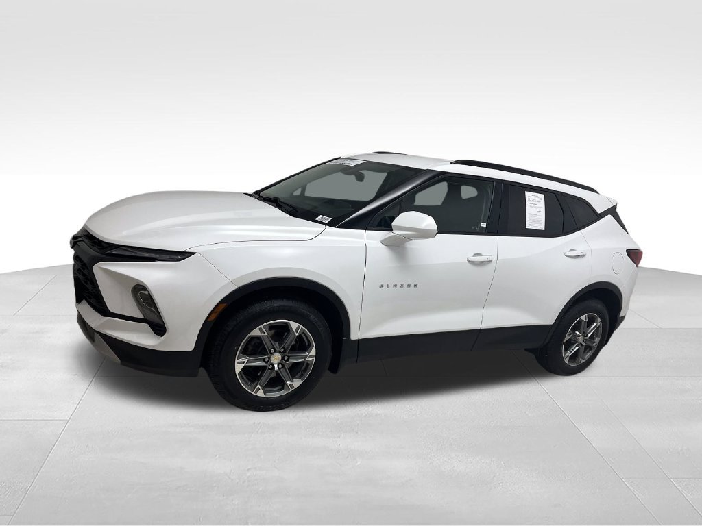 Used 2023 Chevrolet Blazer LT w/ Convenience Package AWD/4WD image 2