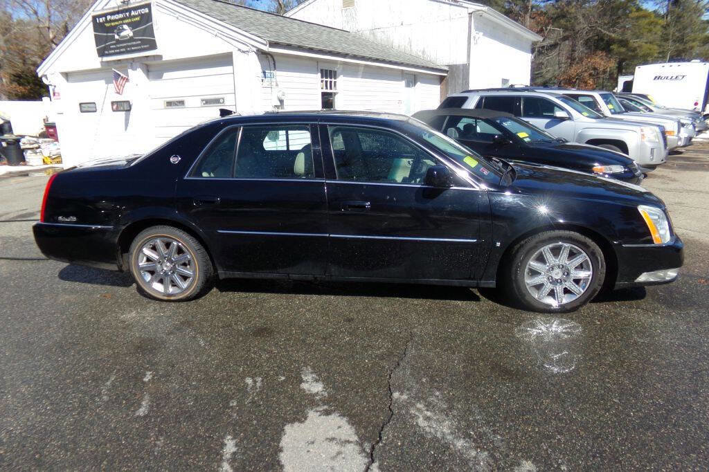 Used 2010 Cadillac DTS Premium w/ Driver Awareness Package FWD image 4