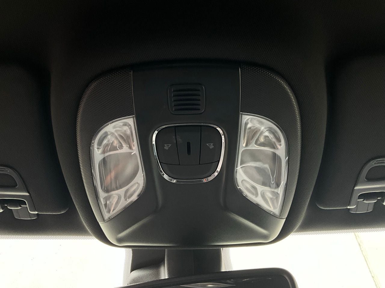 Used 2025 Jeep Compass Latitude AWD/4WD image 16