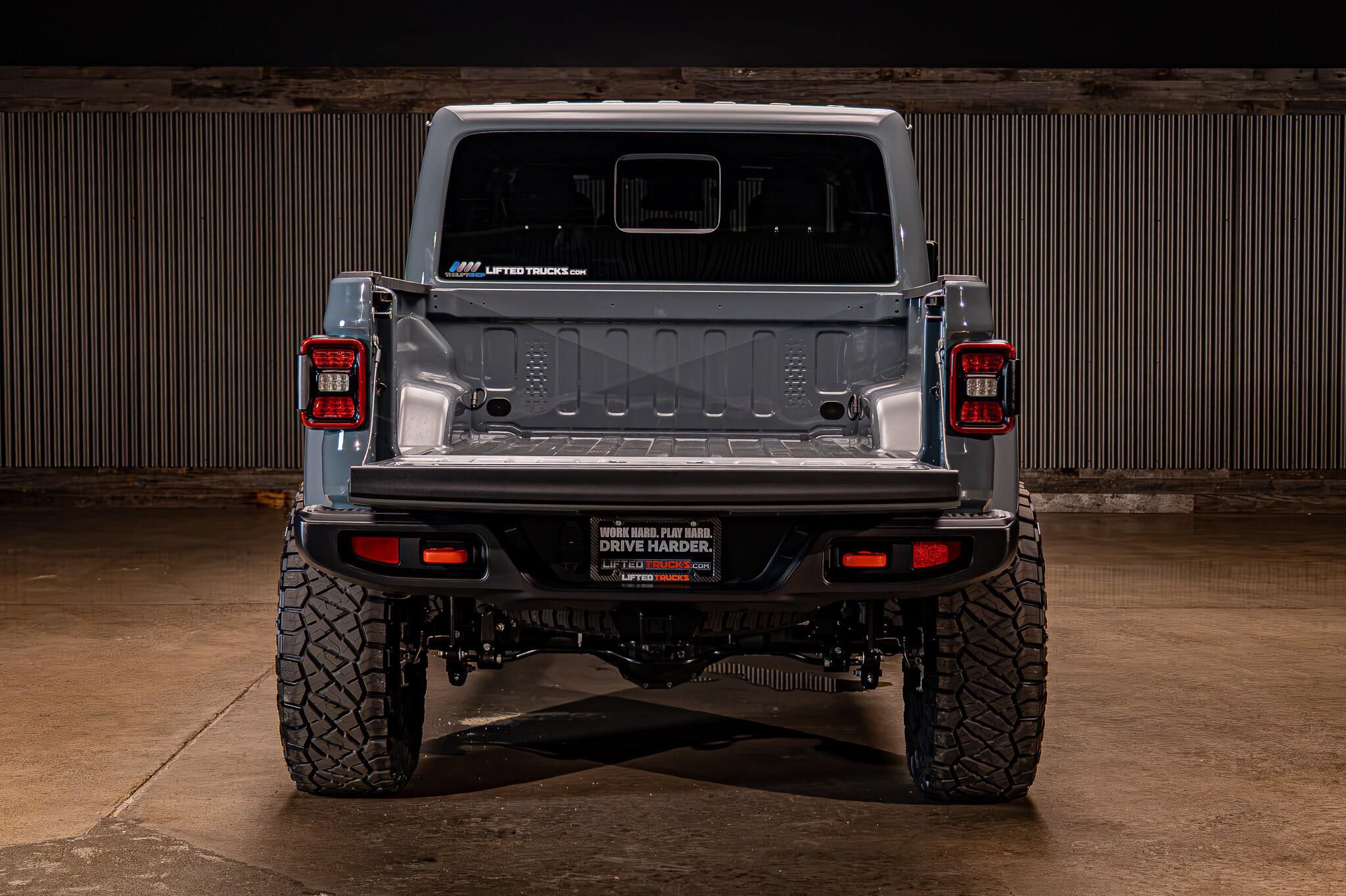 Used 2025 Jeep Gladiator Mojave w/ Convenience Group AWD/4WD image 9
