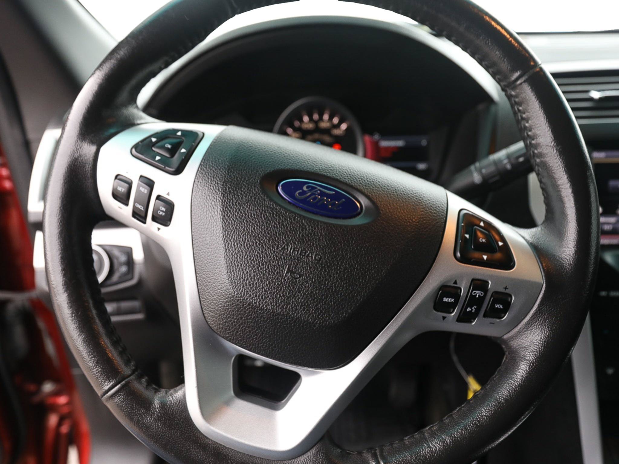 Used 2014 Ford Explorer XLT w/ Equipment Group 202A FWD image 15