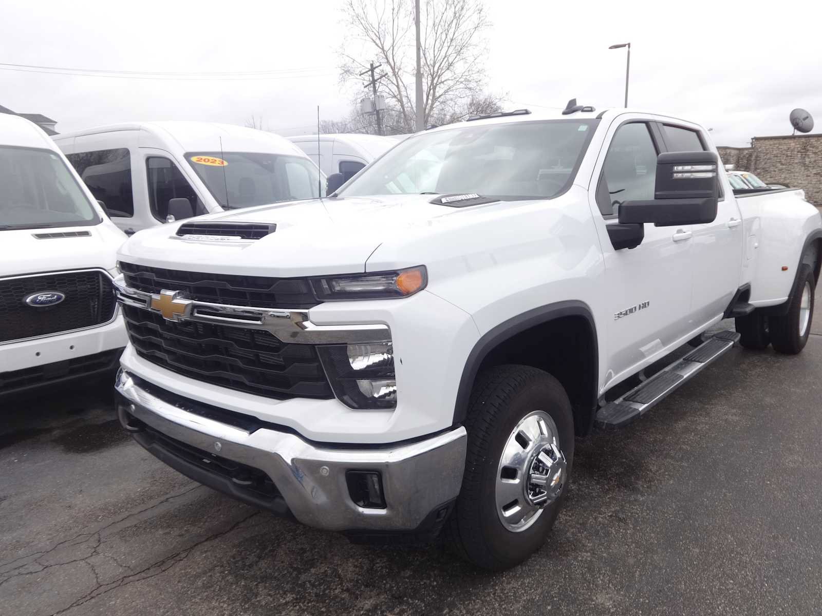 Used 2025 Chevrolet Silverado 3500 LT w/ Safety Package image 3
