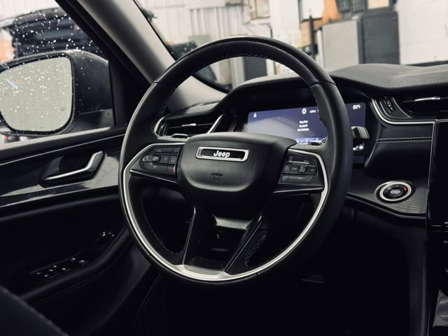Used 2023 Jeep Grand Cherokee Laredo w/ Luxury Tech Group I image 21
