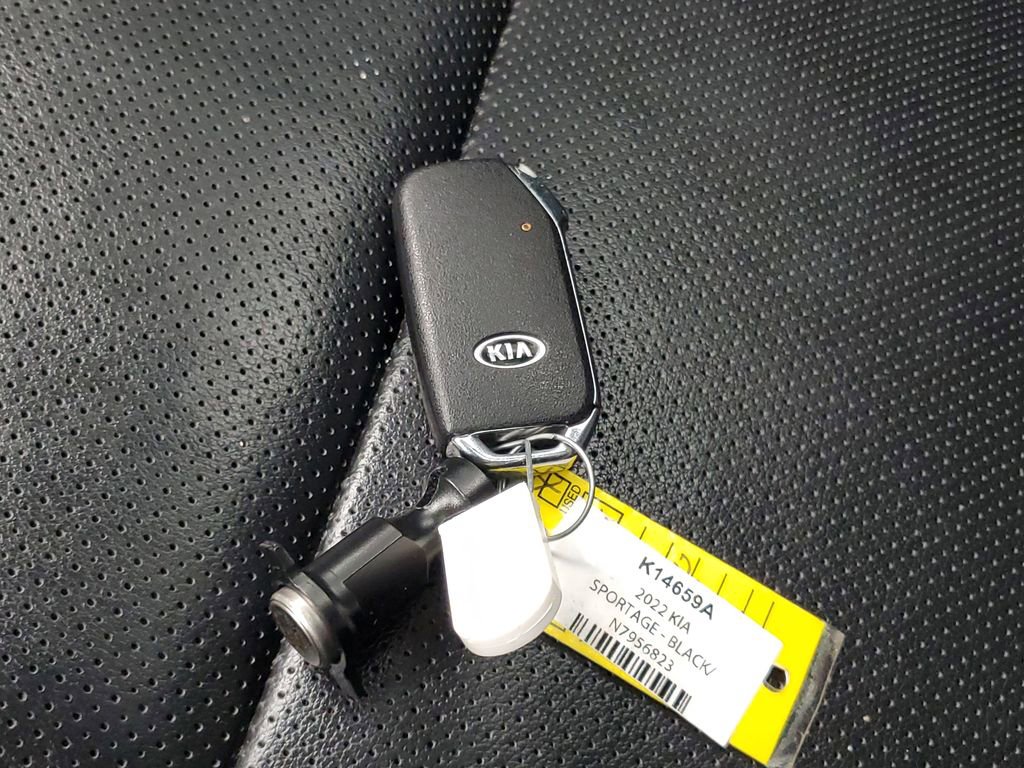 Used 2022 Kia Sportage EX w/ EX Technology Package image 28