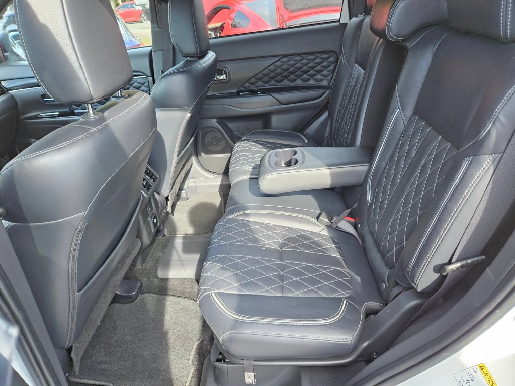 Used 2021 Mitsubishi Outlander 4WD Plug-In Hybrid image 12