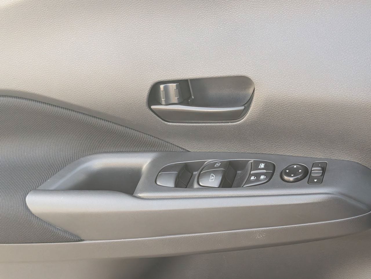 Certified 2025 Nissan Kicks Play S FWD image 23