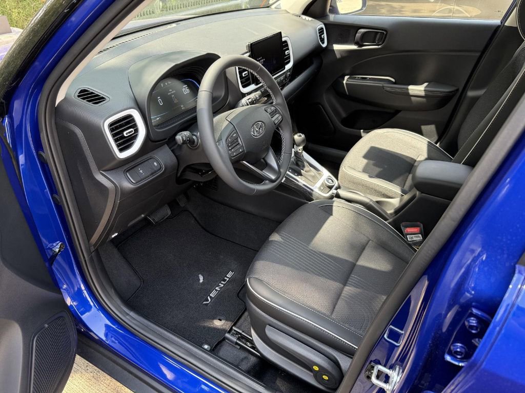 New 2025 Hyundai Venue Limited image 11