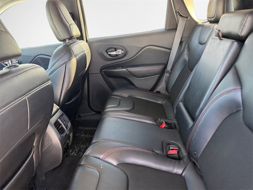 Used 2019 Jeep Cherokee Trailhawk image 24