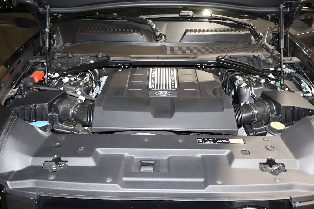 Used 2025 Land Rover Defender 130 V8 image 56