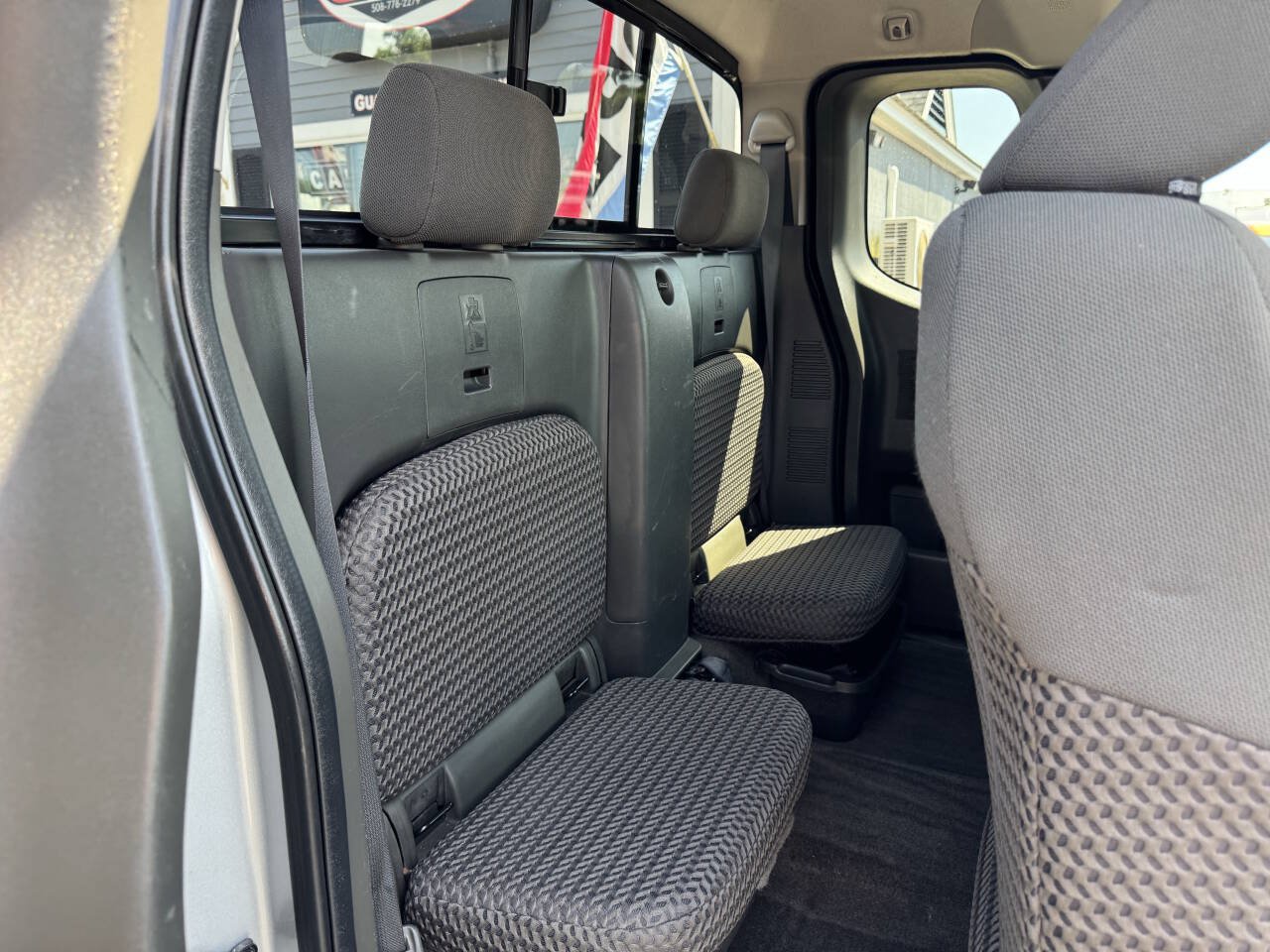 Used 2015 Nissan Frontier SV AWD/4WD image 24