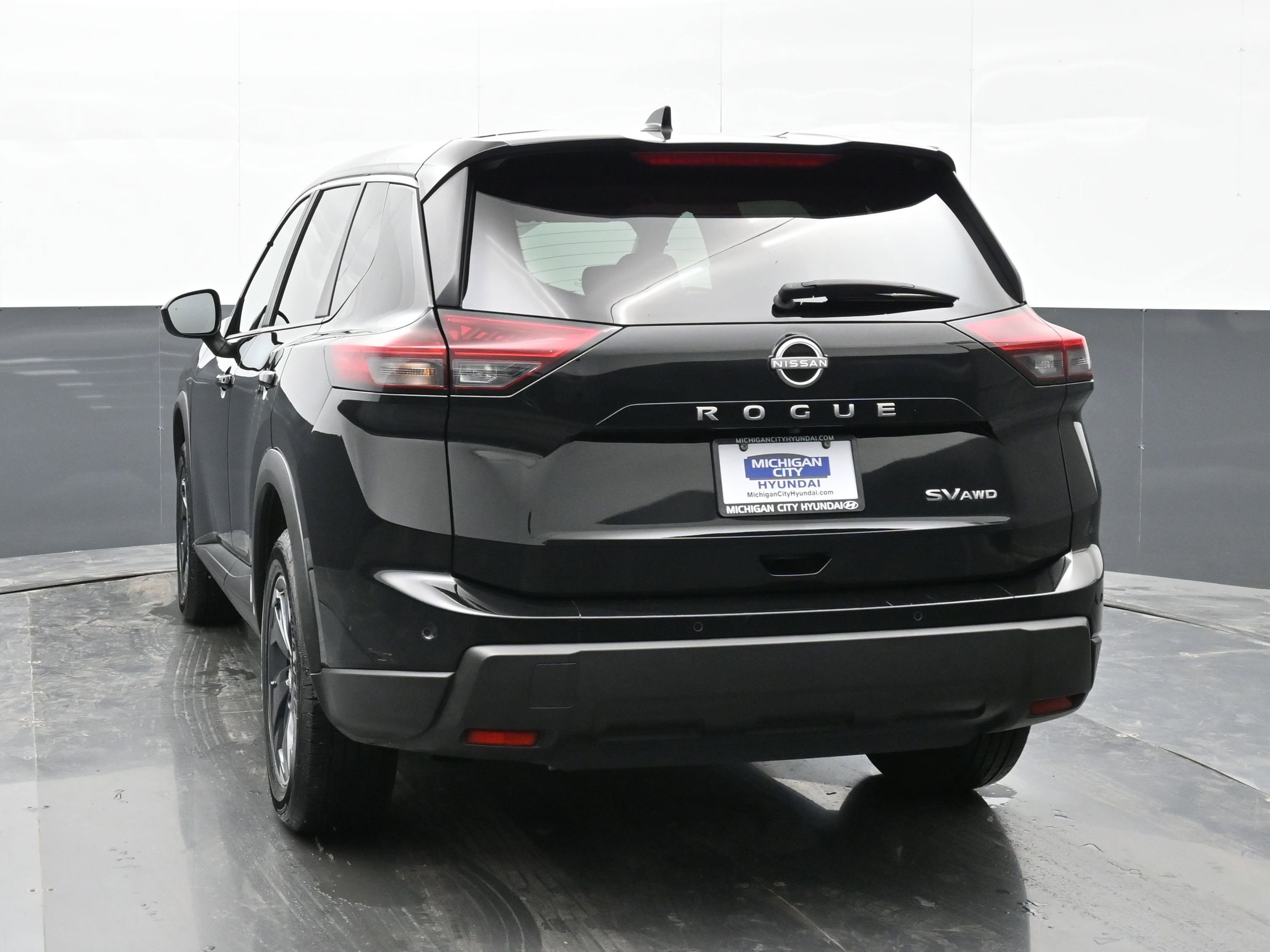 Used 2024 Nissan Rogue SV image 7