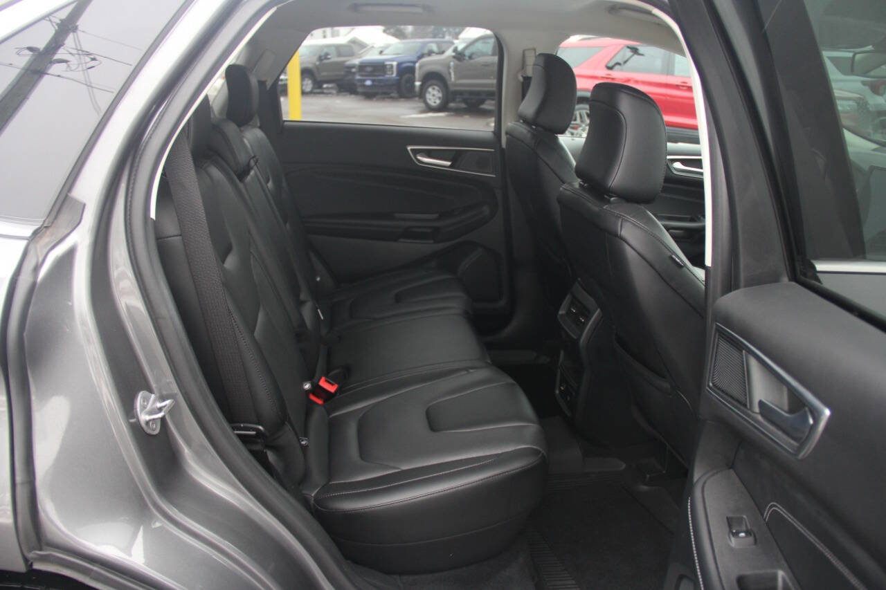 Used 2022 Ford Edge Titanium w/ Equipment Group 301A AWD/4WD image 12