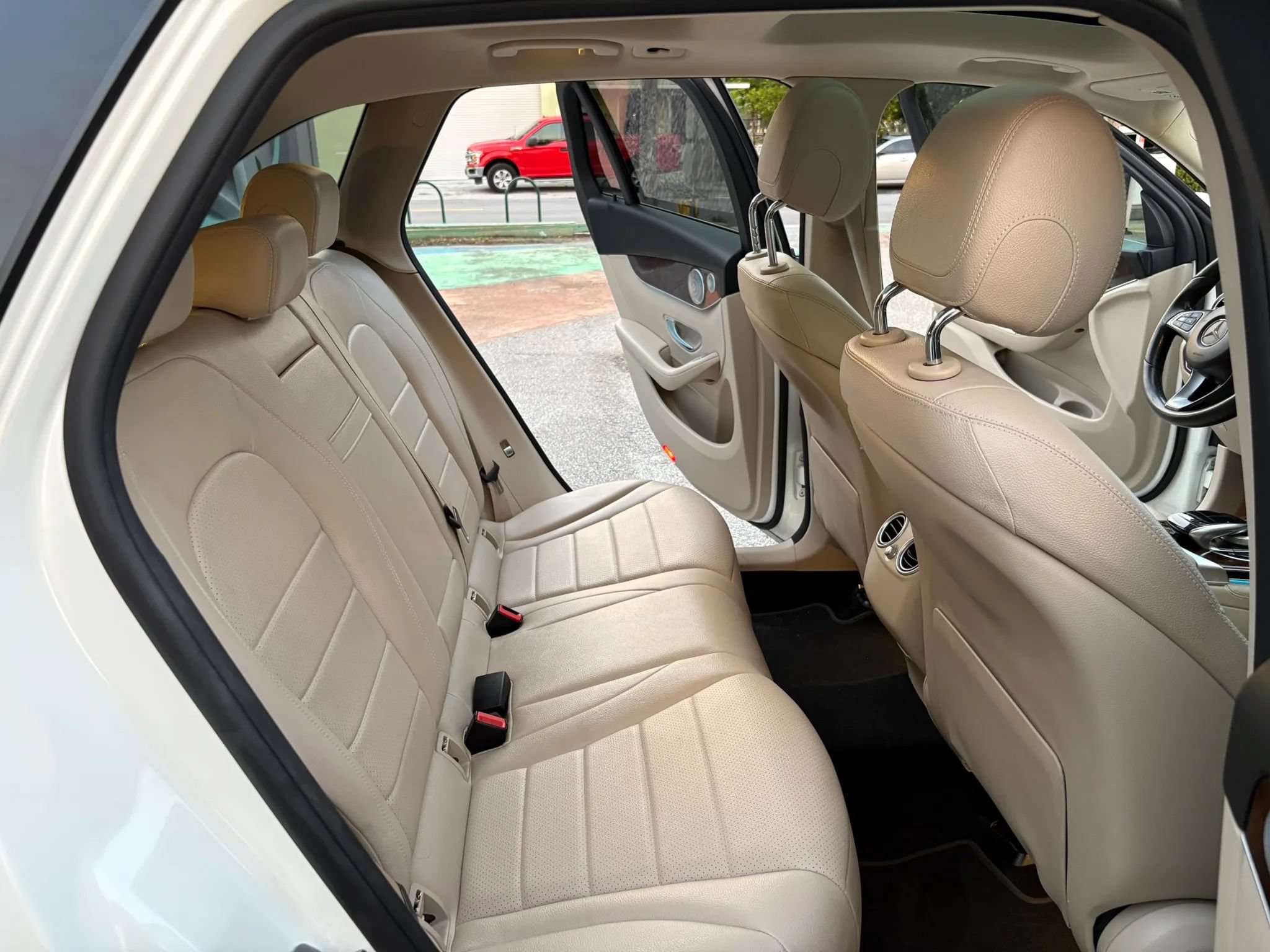 Used 2017 Mercedes-Benz GLC 300 4MATIC image 22