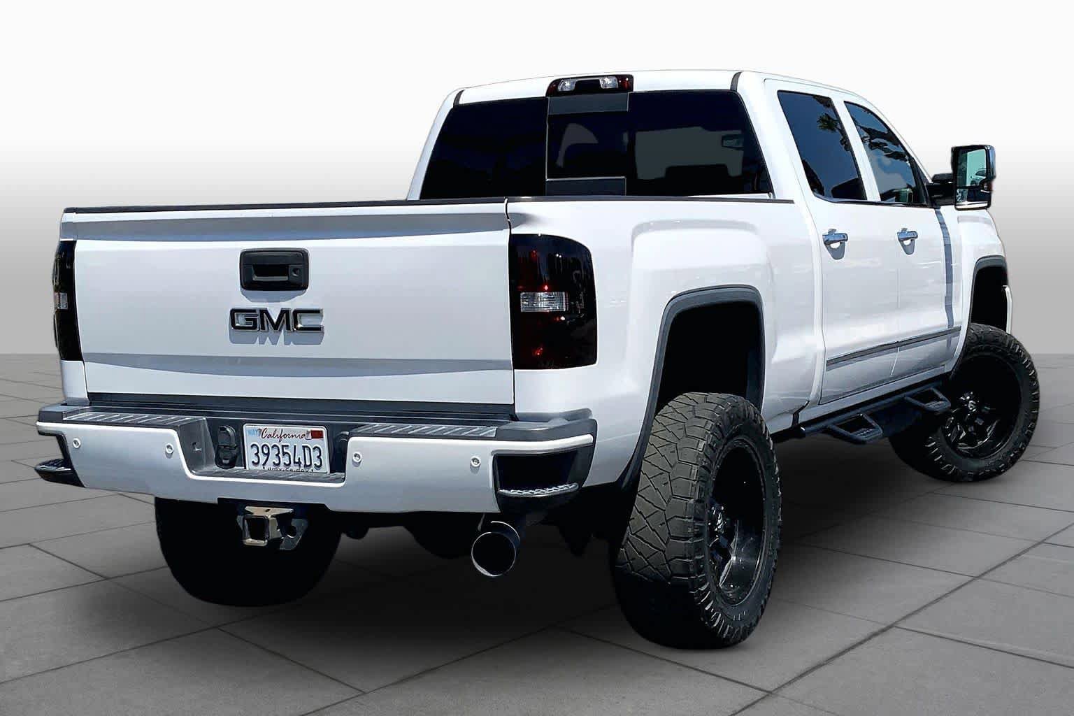 Used 2018 GMC Sierra 2500 Denali w/ Duramax Plus Package AWD/4WD image 11