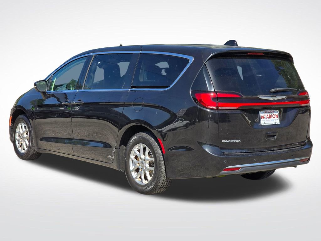 Used 2023 Chrysler Pacifica Touring-L image 13