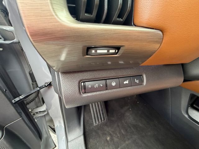 Used 2023 Nissan Pathfinder Platinum AWD/4WD image 16