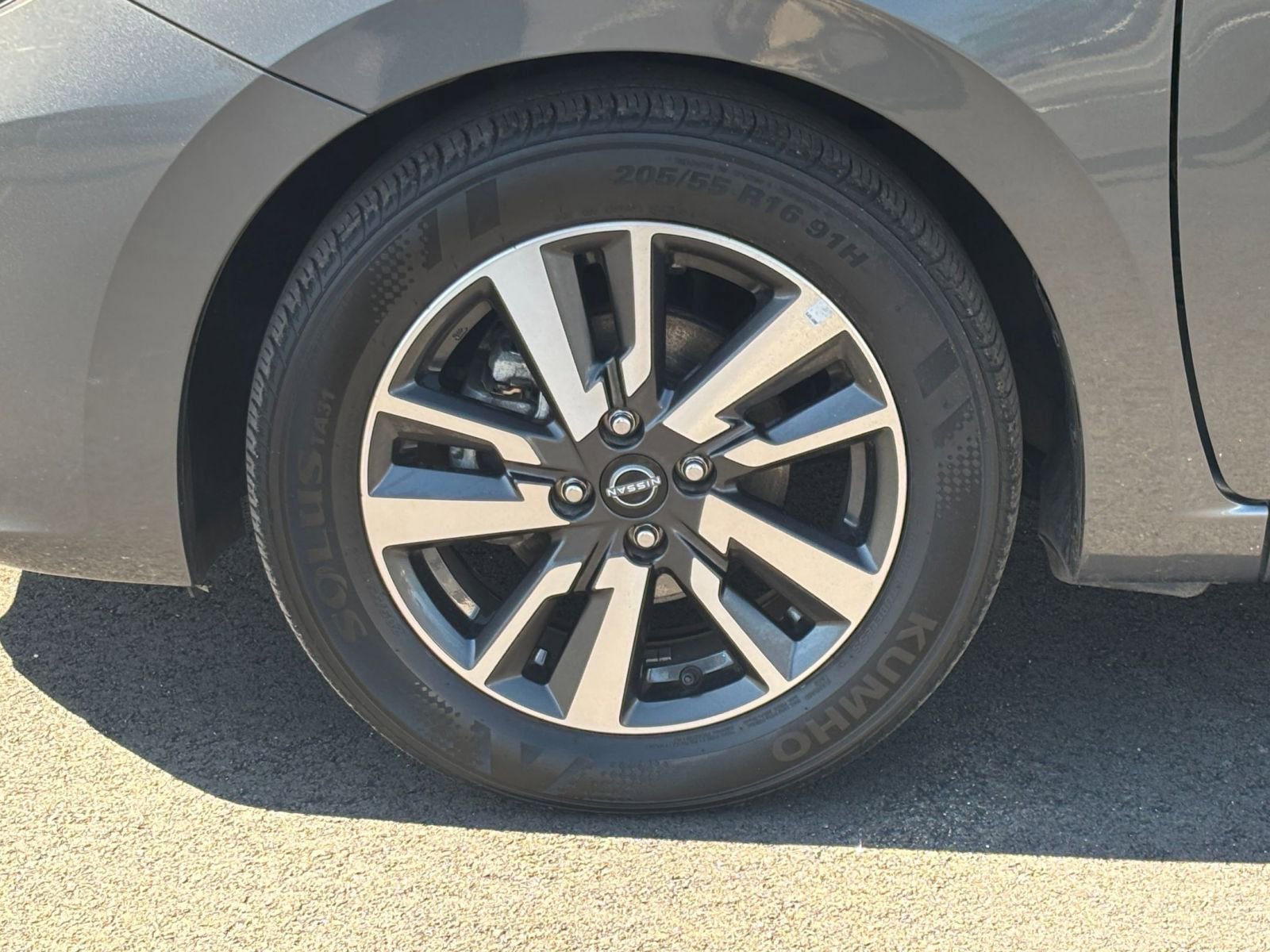 Used 2025 Nissan Versa SV image 30