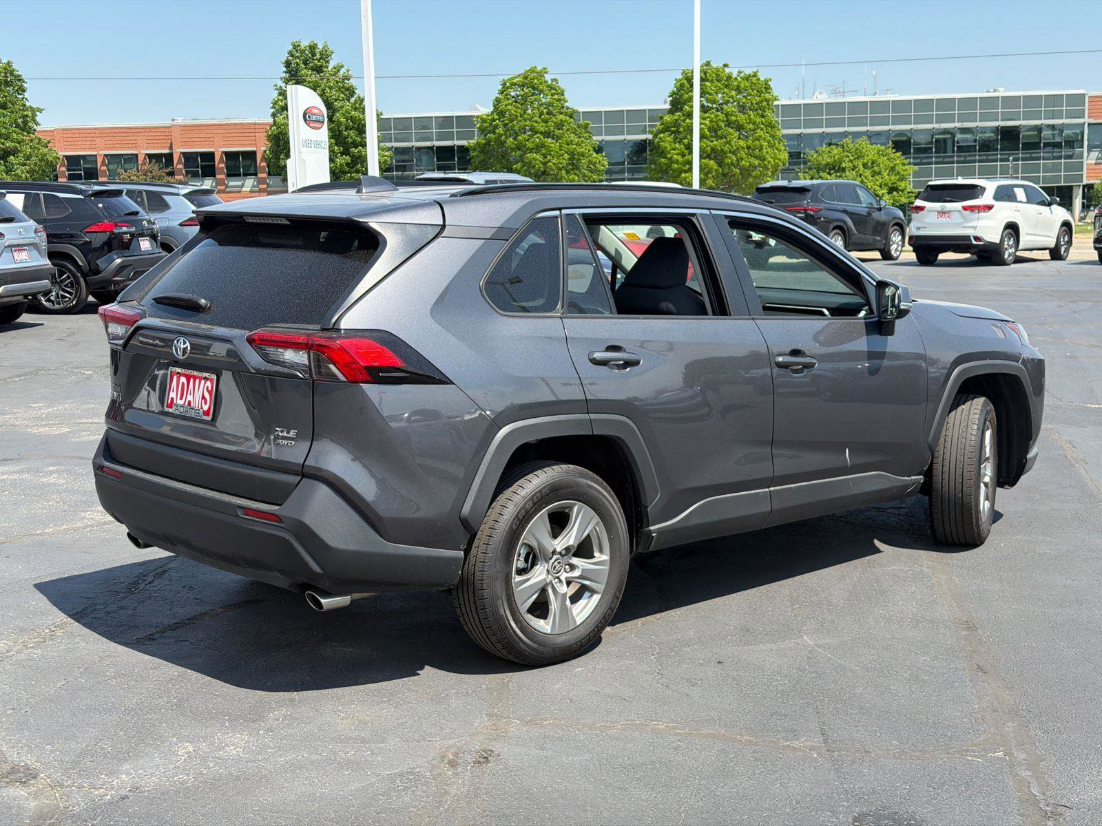 Used 2024 Toyota RAV4 XLE AWD/4WD image 8