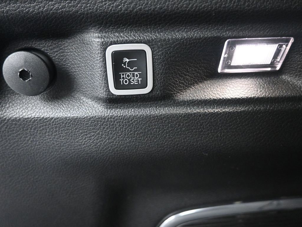 Used 2022 Jeep Grand Cherokee L Limited image 20