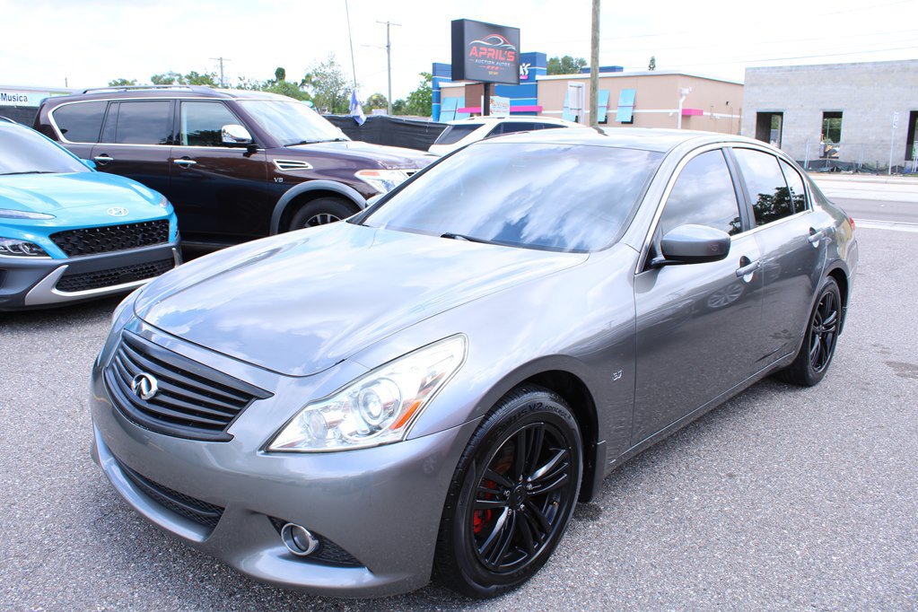 Used 2015 INFINITI Q40 w/ Navigation Package RWD image 2