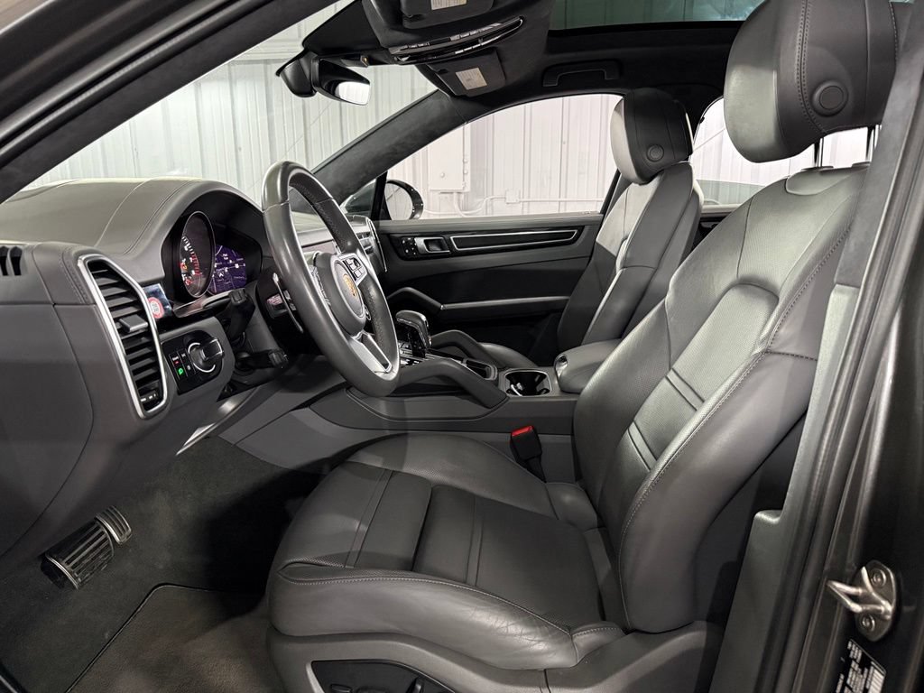 Used 2022 Porsche Cayenne GTS AWD/4WD image 19