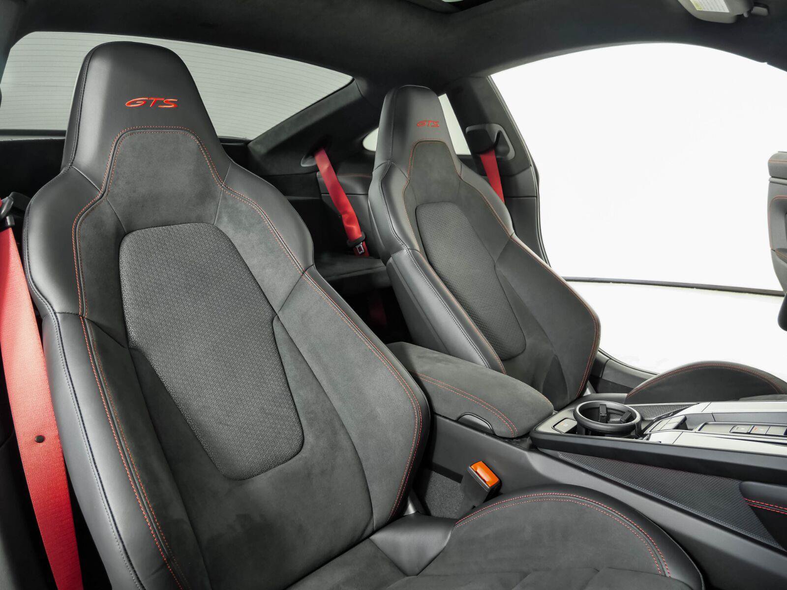 Used 2025 Porsche 911 Carrera 4 GTS AWD/4WD image 19