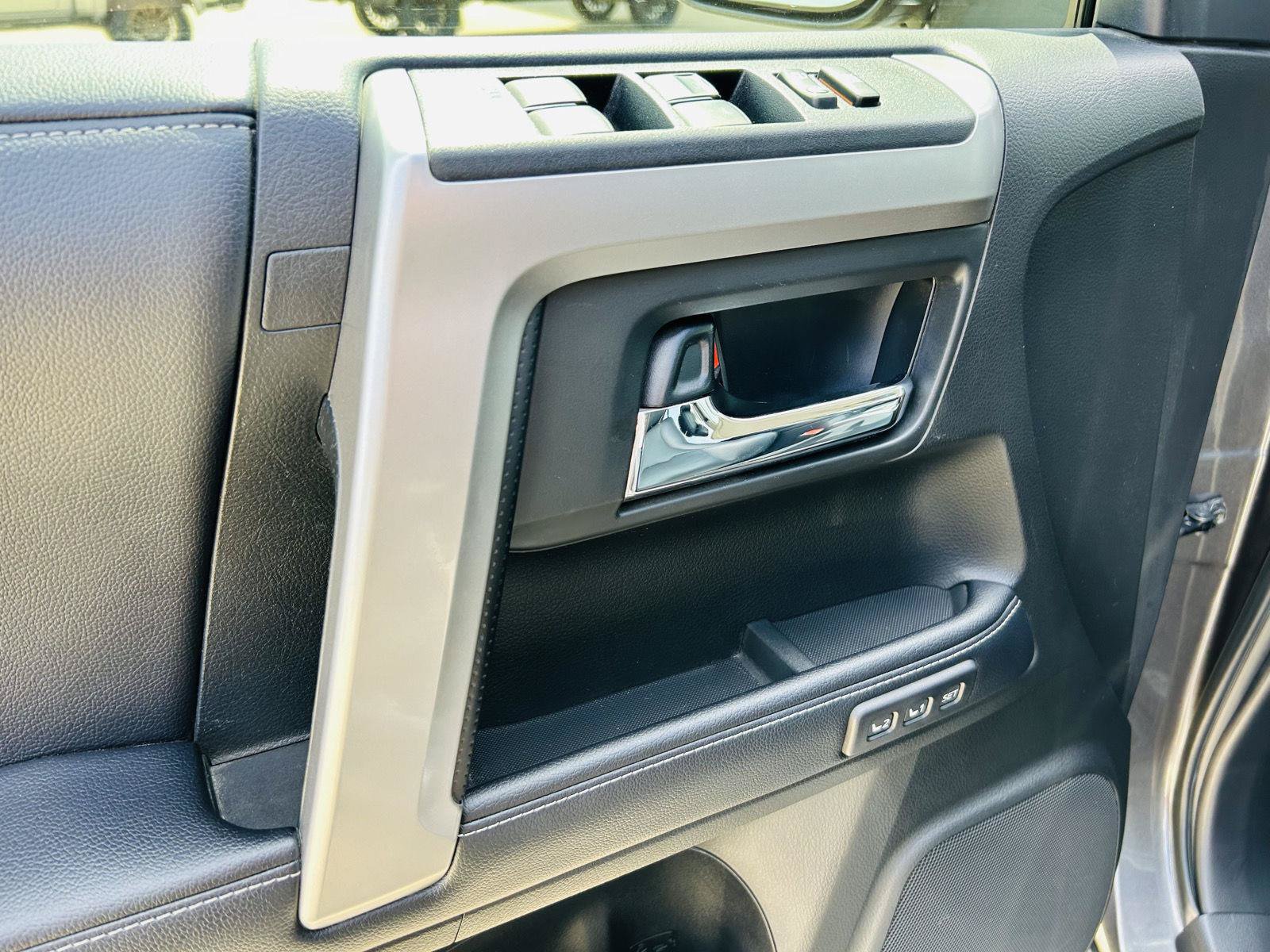 Used 2019 Toyota 4Runner Limited AWD/4WD image 9