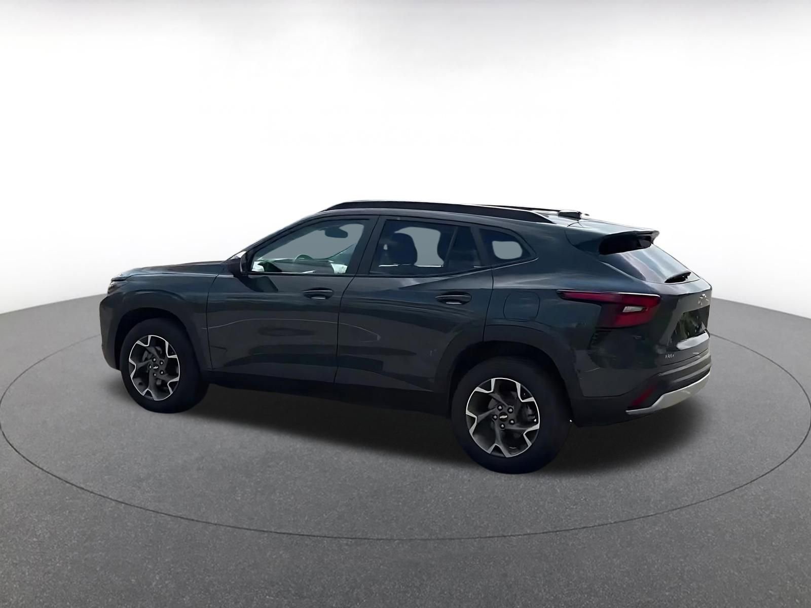 Used 2025 Chevrolet Trax LT image 10